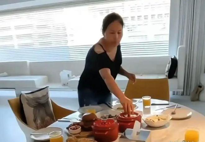 小菲郁躁症复发开跑车直奔豪宅吊唁大S开元棋牌app小S回应斥资百万包机汪(图4)